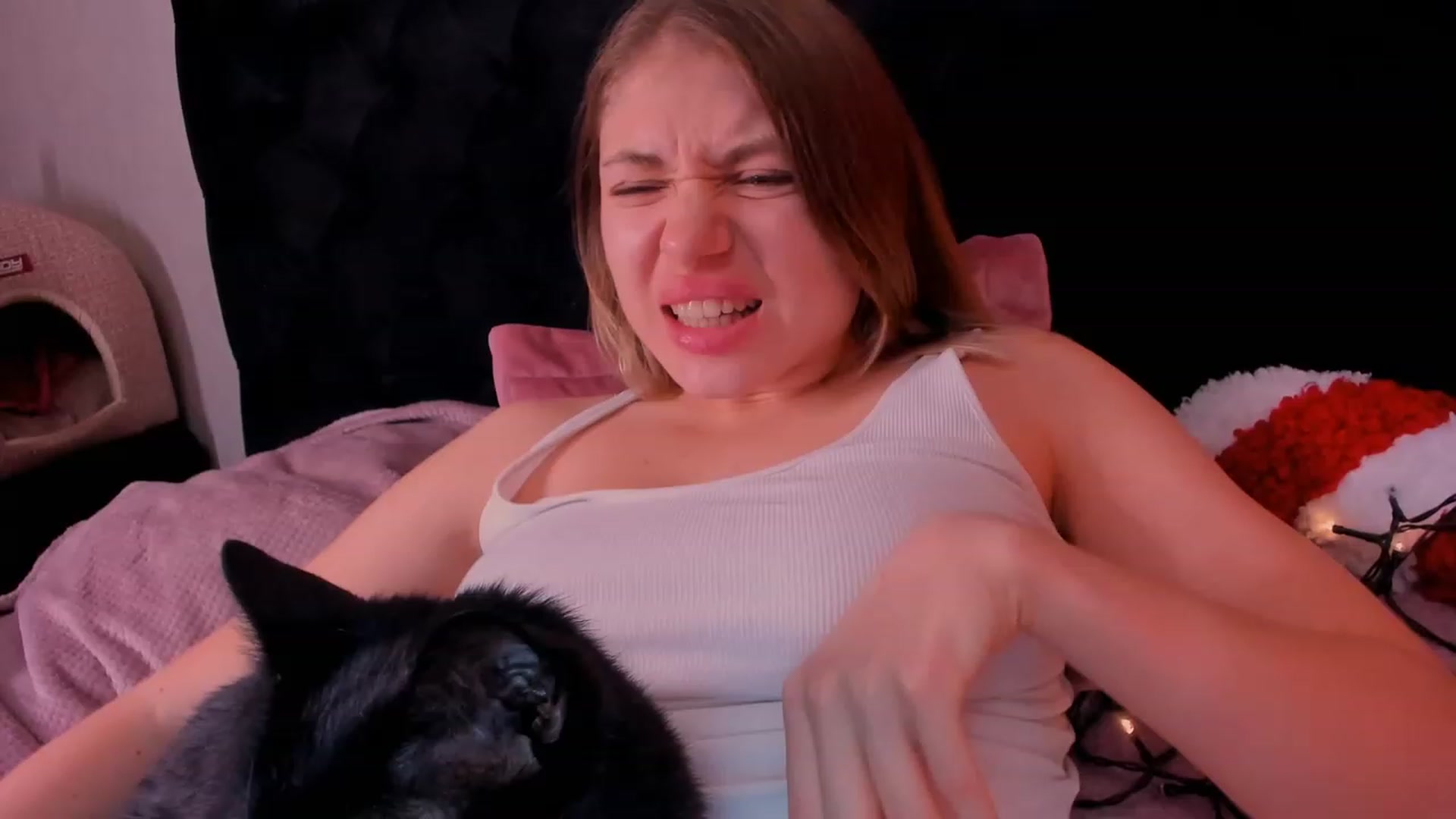 Gallery image thumbnail from Make_my_Luck's myfreecams stream on, 12/20/2022, 21:11 image 16 of 20