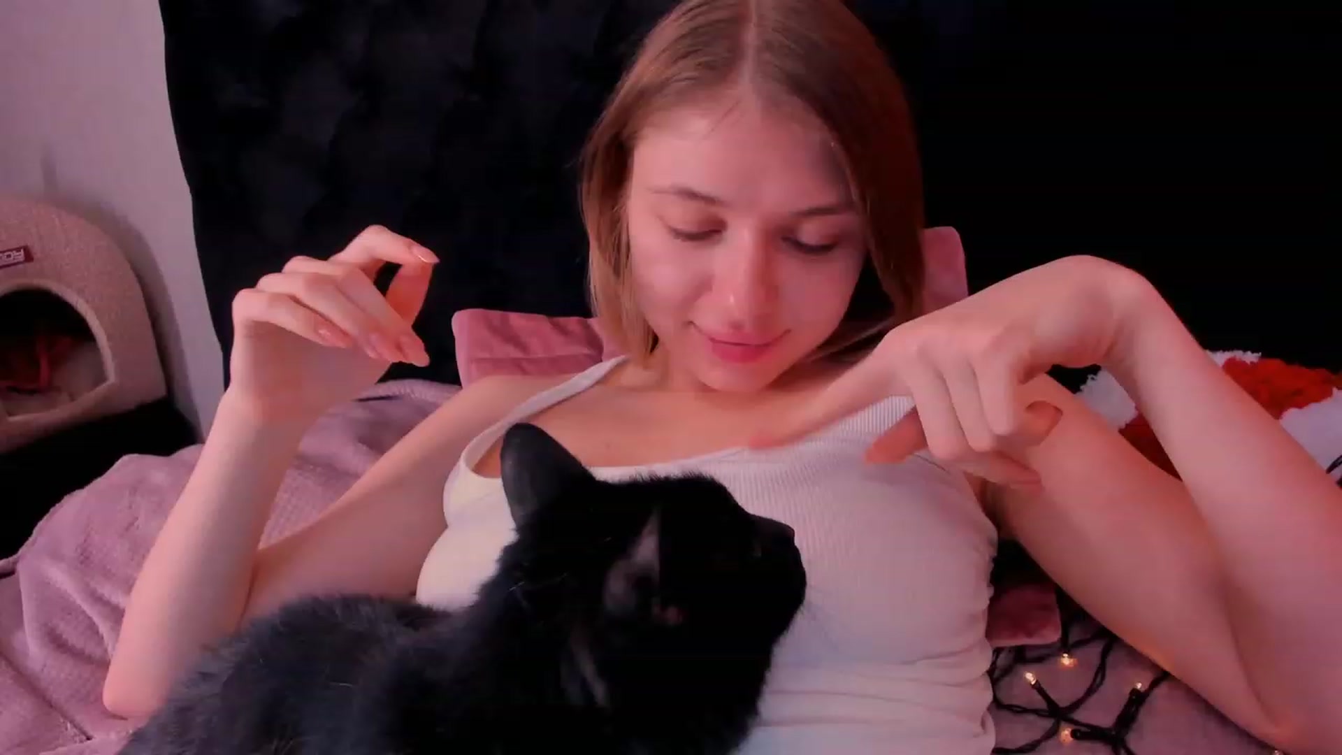 Gallery image thumbnail from Make_my_Luck's myfreecams stream on, 12/20/2022, 21:11 image 14 of 20