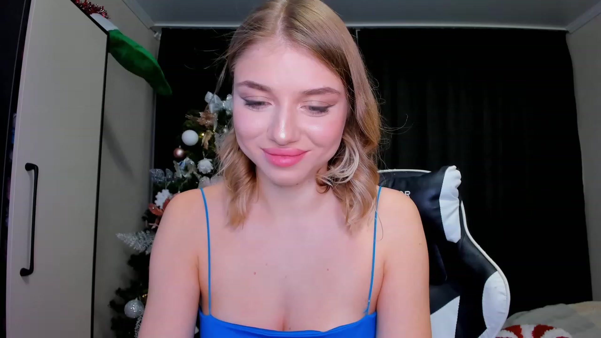 Gallery image thumbnail from Make_my_Luck's myfreecams stream on, 12/23/2022, 16:42 image 11 of 20