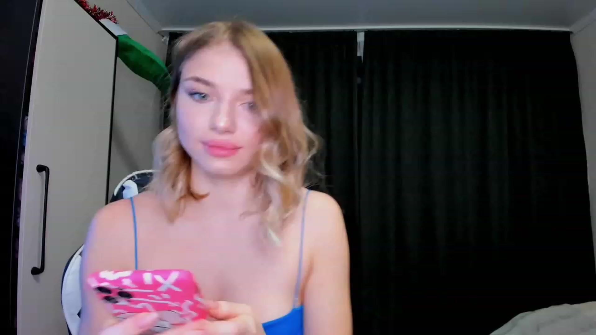 Gallery image thumbnail from Make_my_Luck's myfreecams stream on, 12/23/2022, 16:42 image 18 of 20