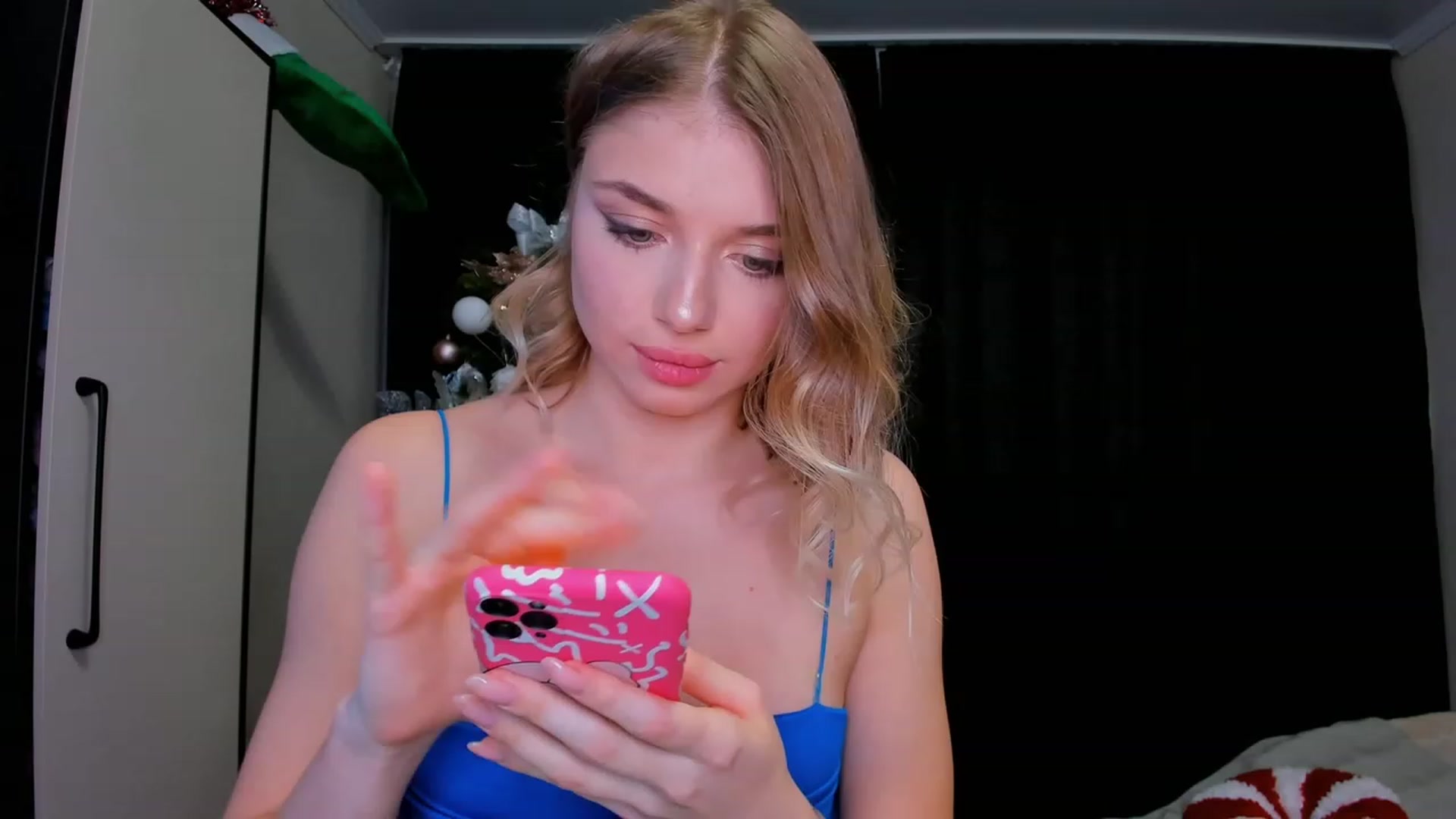 Gallery image thumbnail from Make_my_Luck's myfreecams stream on, 12/23/2022, 16:42 image 14 of 20