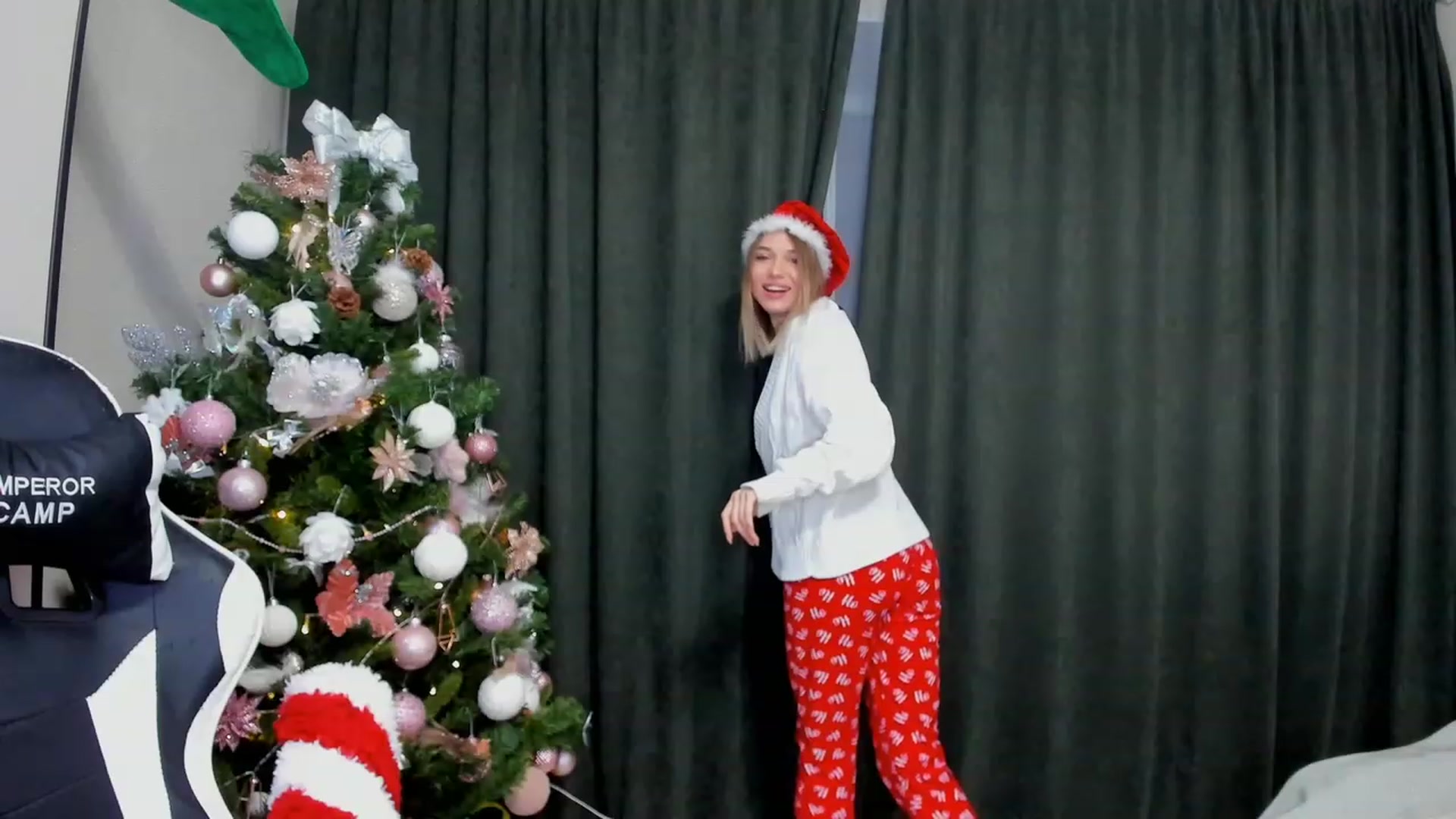 Gallery image thumbnail from Make_my_Luck's myfreecams stream on, 12/25/2022, 17:48 image 16 of 20