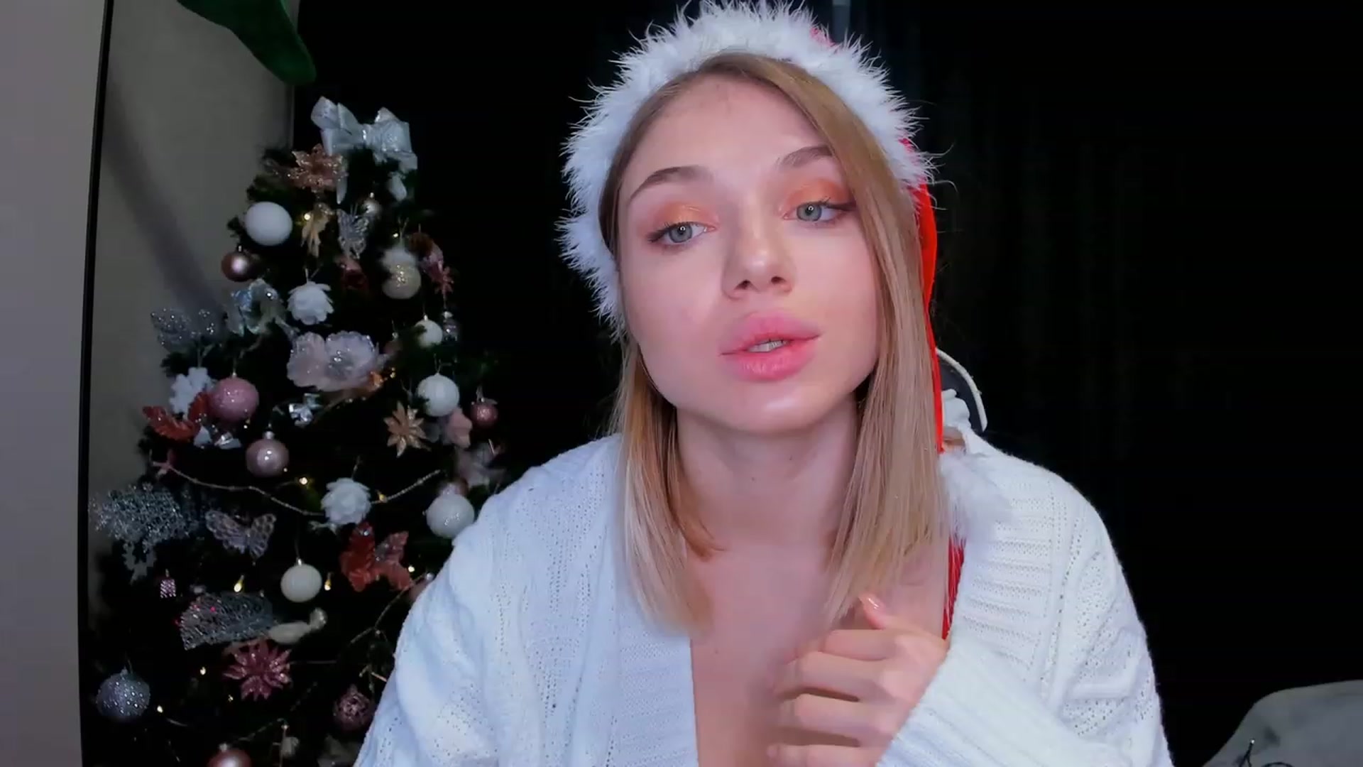 Gallery image thumbnail from Make_my_Luck's myfreecams stream on, 12/25/2022, 18:39 image 5 of 20