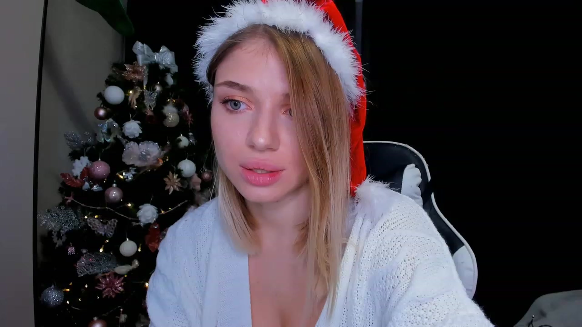 Gallery image thumbnail from Make_my_Luck's myfreecams stream on, 12/25/2022, 18:39 image 9 of 20