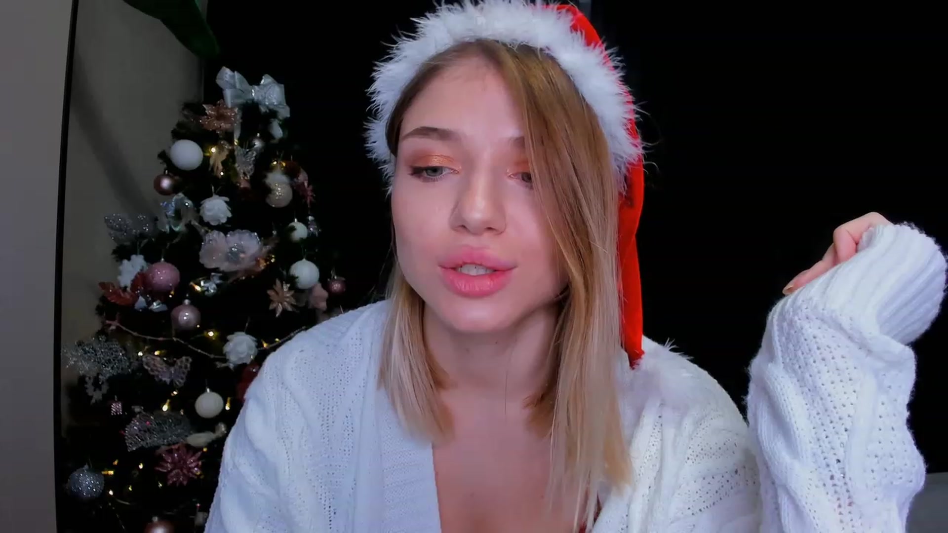 Gallery image thumbnail from Make_my_Luck's myfreecams stream on, 12/25/2022, 18:39 image 8 of 20
