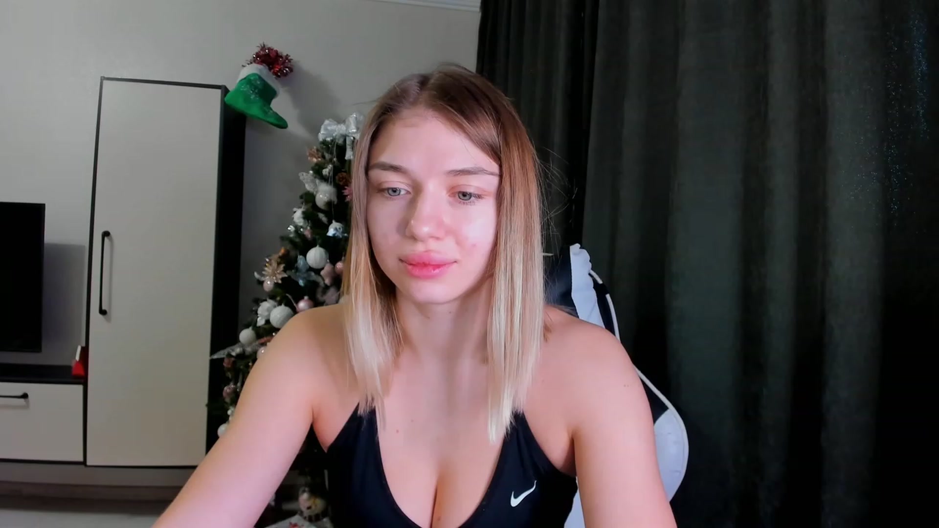 Gallery image thumbnail from Make_my_Luck's myfreecams stream on, 12/28/2022, 08:45 image 6 of 20