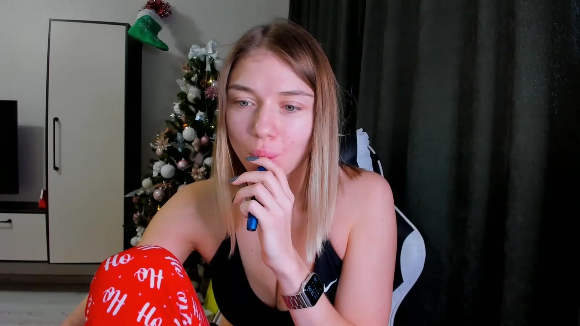 Gallery image thumbnail from Make_my_Luck's myfreecams stream on, 12/28/2022, 08:45 image 7 of 20