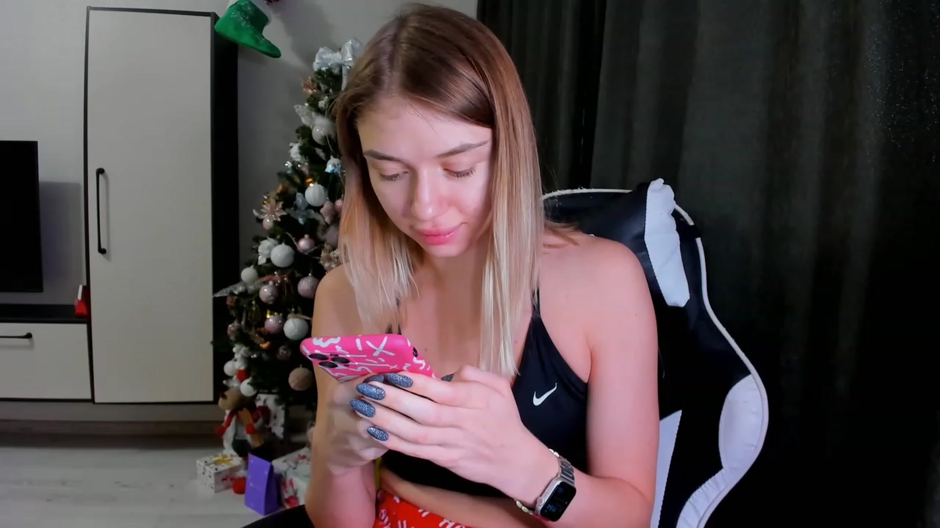 Gallery image thumbnail from Make_my_Luck's myfreecams stream on, 12/28/2022, 08:45 image 5 of 20