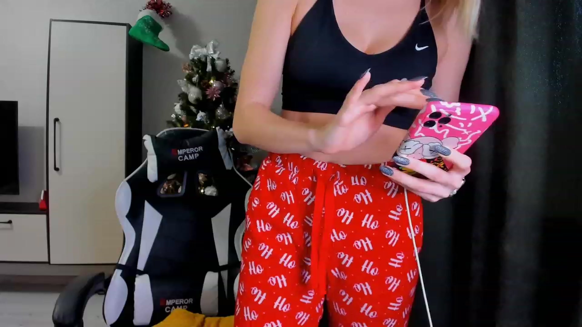 Gallery image thumbnail from Make_my_Luck's myfreecams stream on, 12/28/2022, 08:45 image 8 of 20