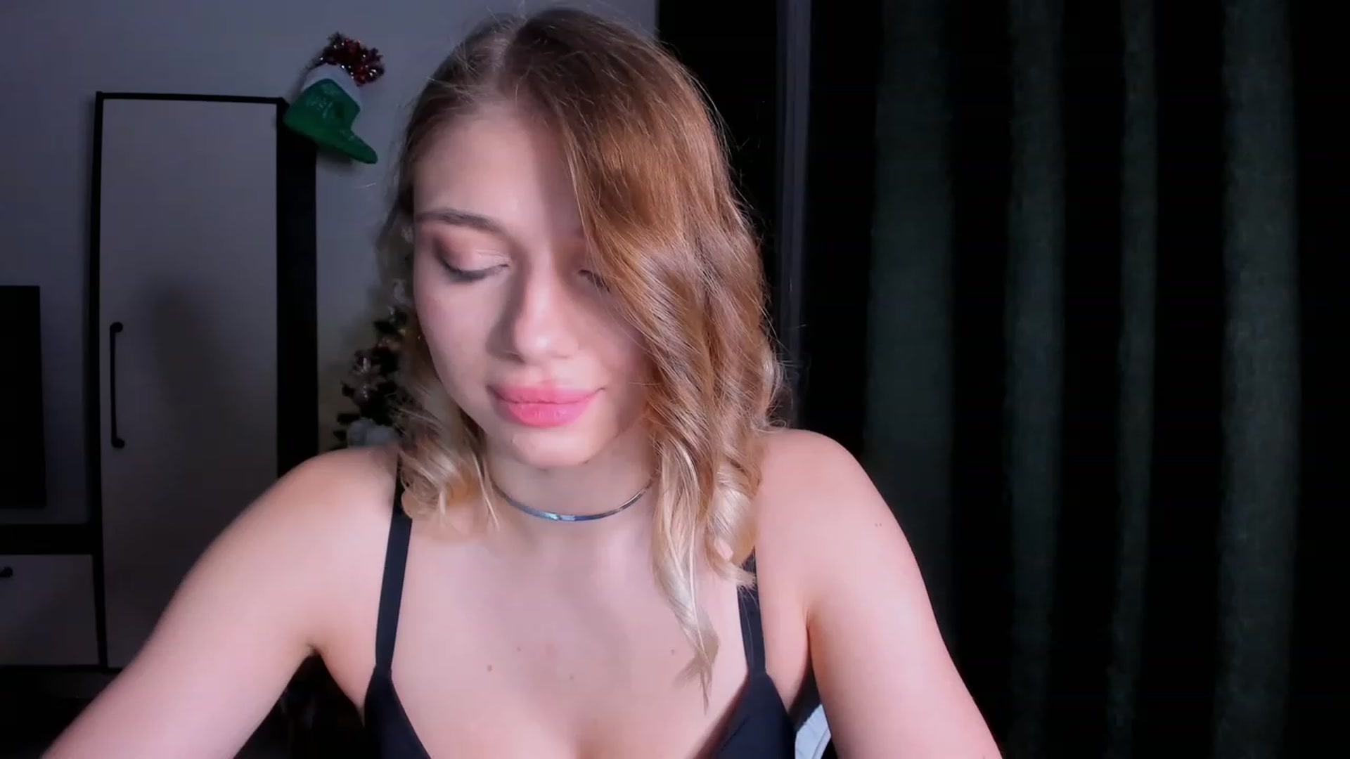 Gallery image thumbnail from Make_my_Luck's myfreecams stream on, 12/31/2022, 15:03 image 6 of 20