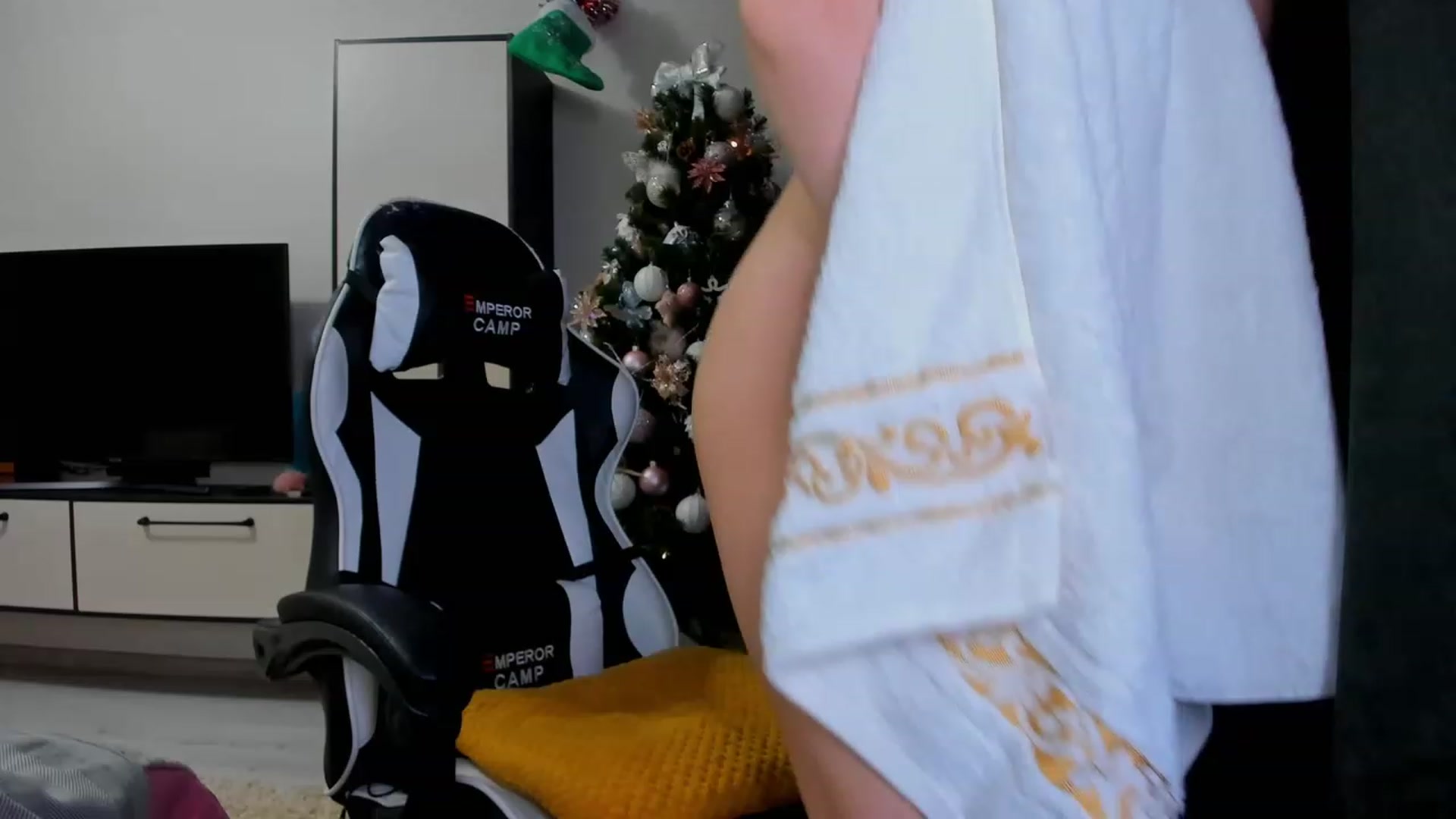Gallery image thumbnail from Make_my_Luck's myfreecams stream on, 01/08/2023, 20:09 image 15 of 20