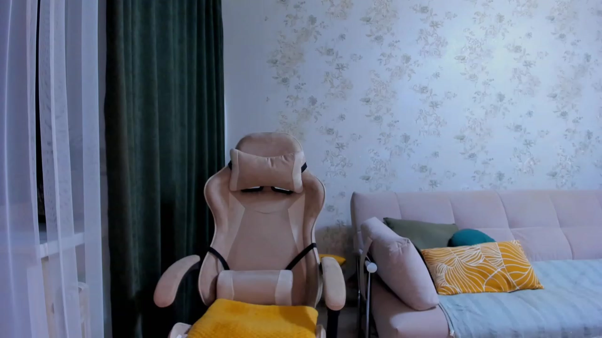 Gallery image thumbnail from Make_my_Luck's myfreecams stream on, 01/25/2023, 21:00 image 15 of 20