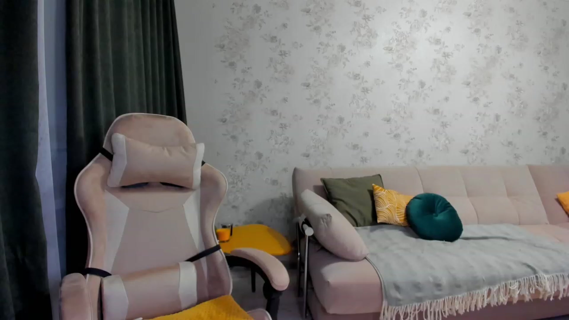 Gallery image thumbnail from Make_my_Luck's myfreecams stream on, 01/29/2023, 21:19 image 20 of 20