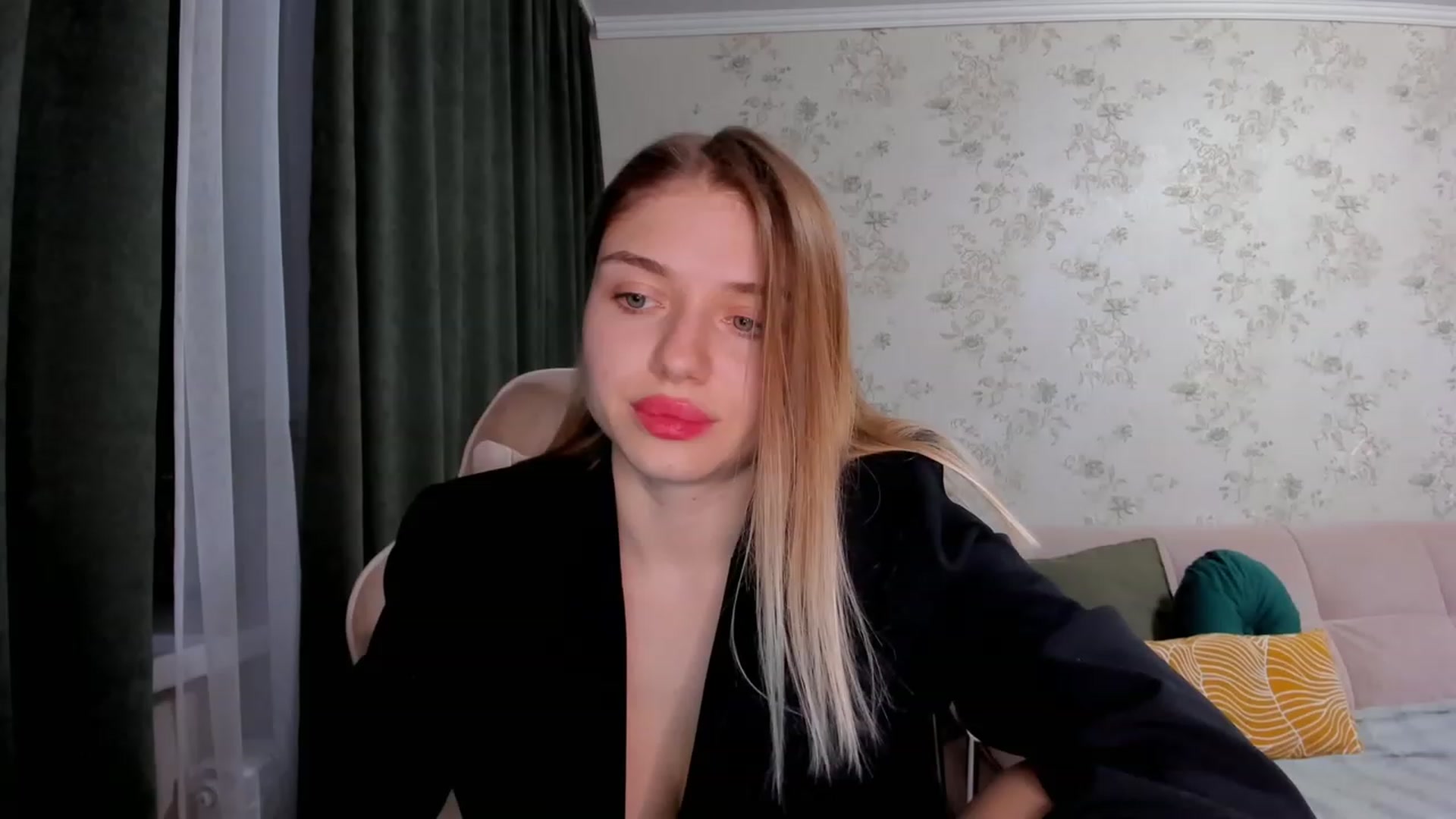 Gallery image thumbnail from Make_my_Luck's myfreecams stream on, 02/13/2023, 20:45 image 3 of 20