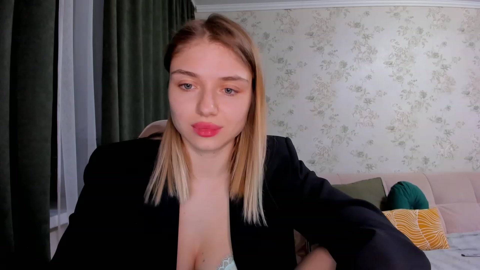 Gallery image thumbnail from Make_my_Luck's myfreecams stream on, 02/13/2023, 20:45 image 6 of 20
