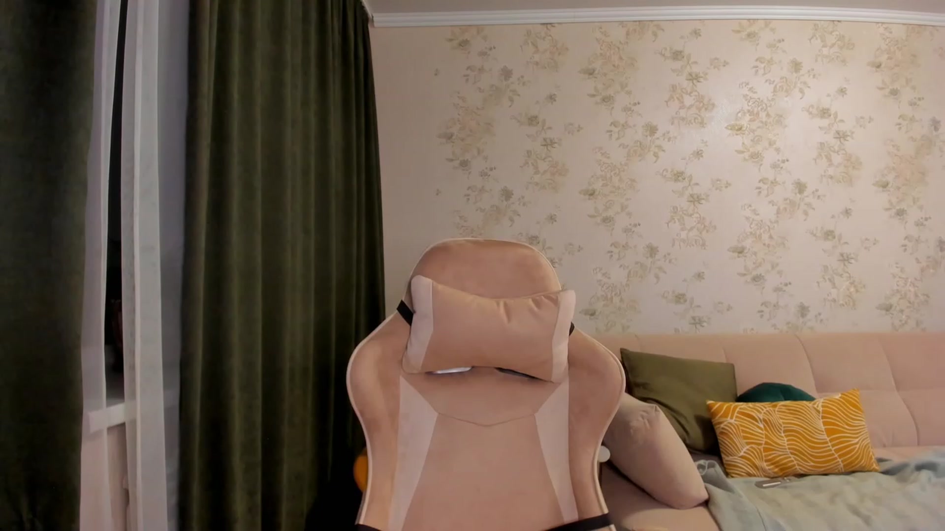 Gallery image thumbnail from Make_my_Luck's myfreecams stream on, 02/17/2023, 18:03 image 9 of 20