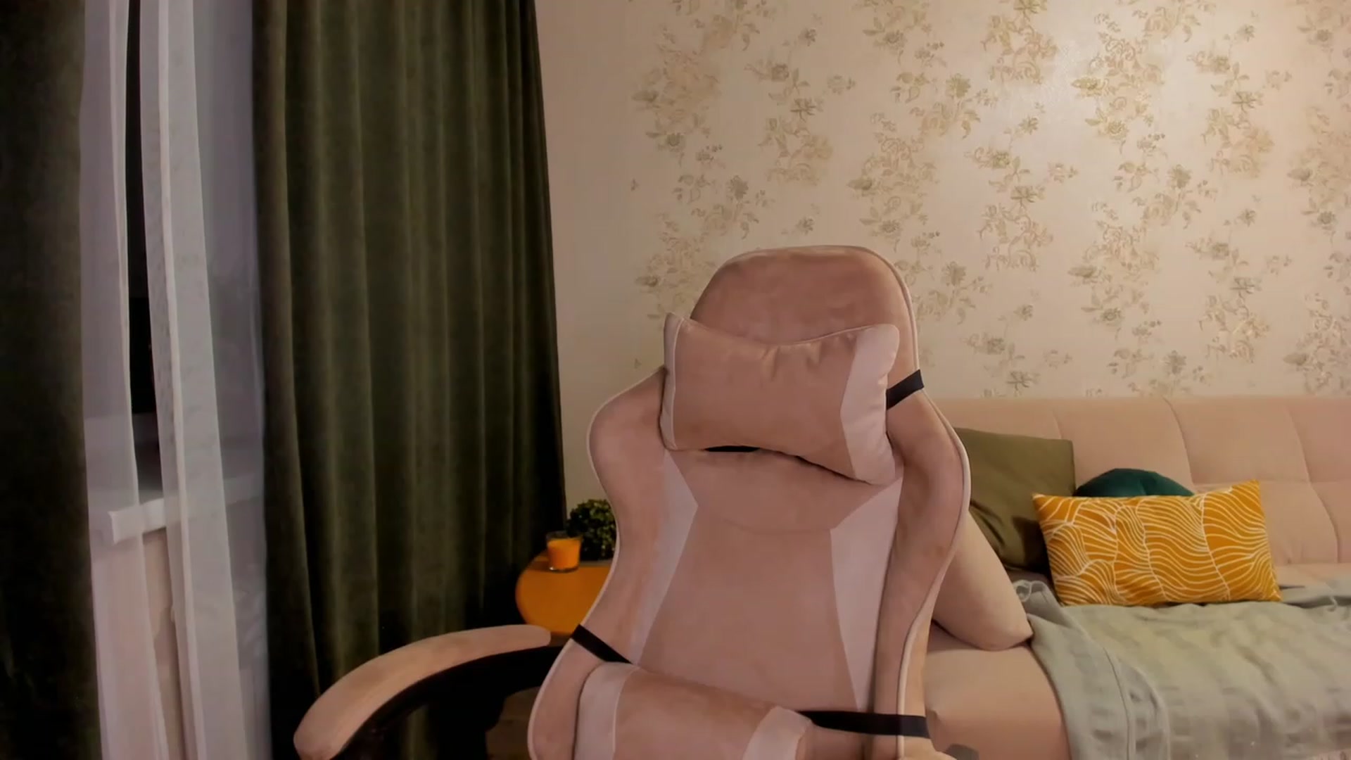 Gallery image thumbnail from Make_my_Luck's myfreecams stream on, 02/17/2023, 18:03 image 18 of 20