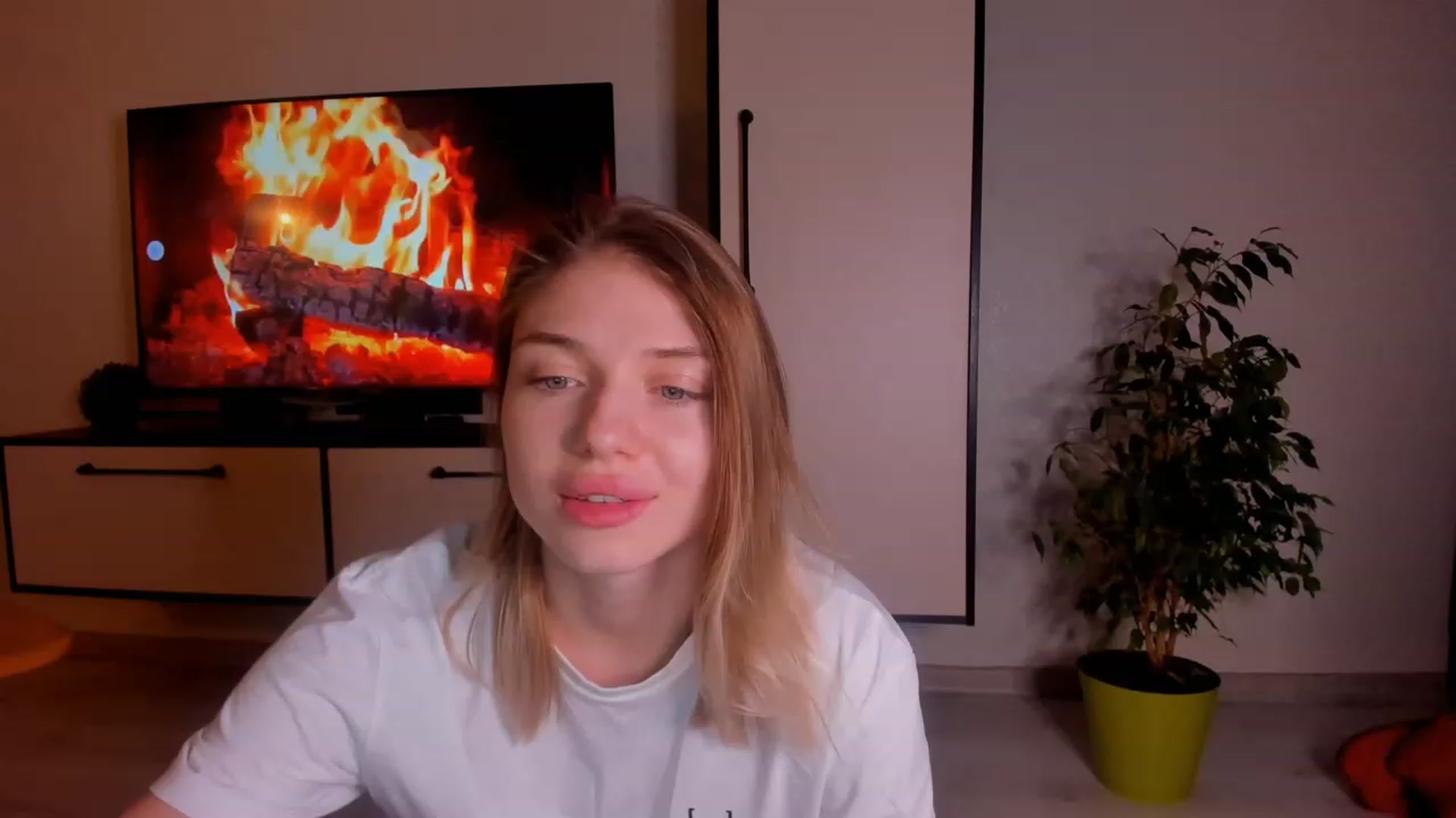 Gallery image thumbnail from Make_my_Luck's myfreecams stream on, 02/20/2023, 18:09 image 3 of 20
