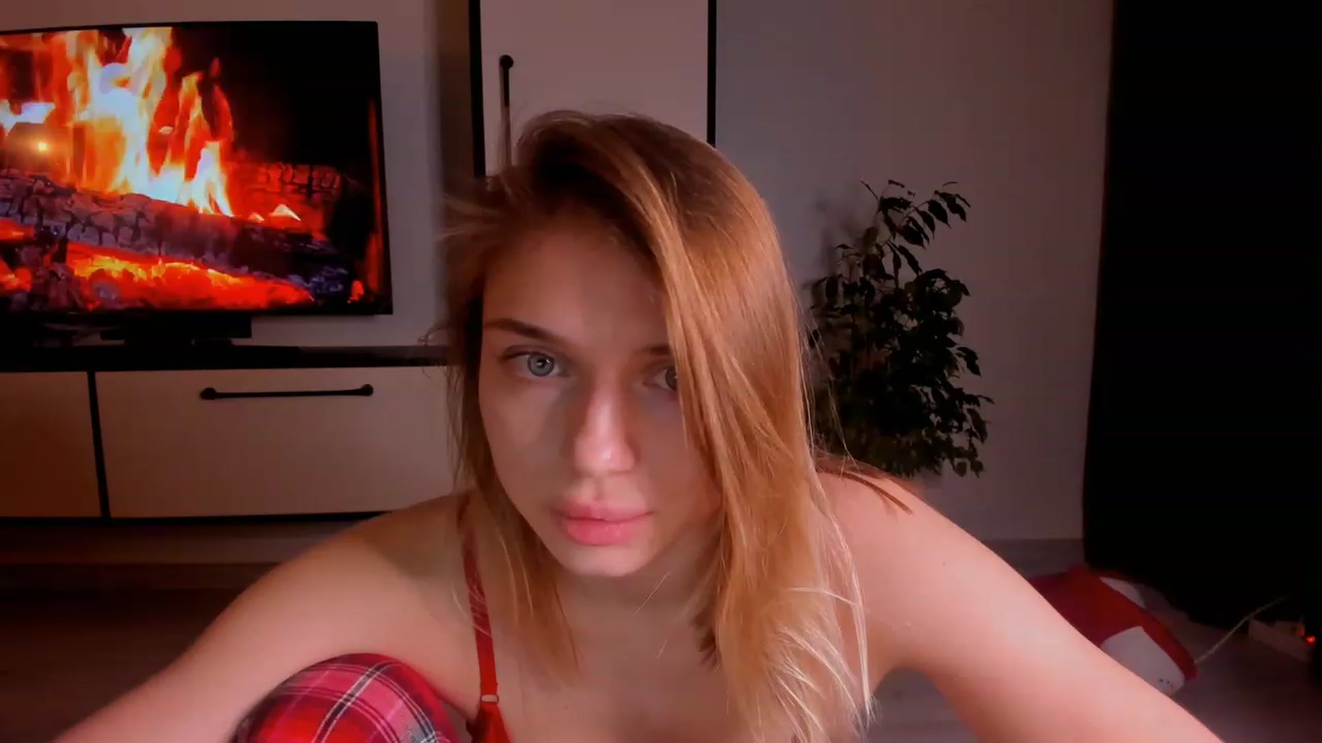 Gallery image thumbnail from Make_my_Luck's myfreecams stream on, 02/20/2023, 21:12 image 18 of 20