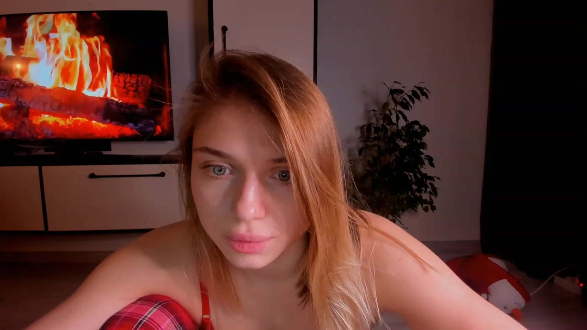 Gallery image thumbnail from Make_my_Luck's myfreecams stream on, 02/20/2023, 21:12 image 16 of 20