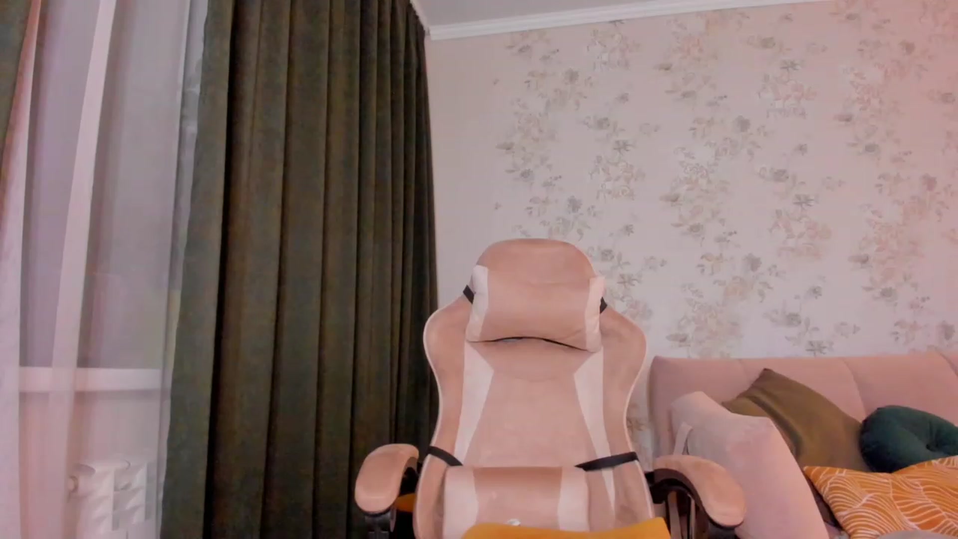 Gallery image thumbnail from Make_my_Luck's myfreecams stream on, 02/22/2023, 19:24 image 7 of 20