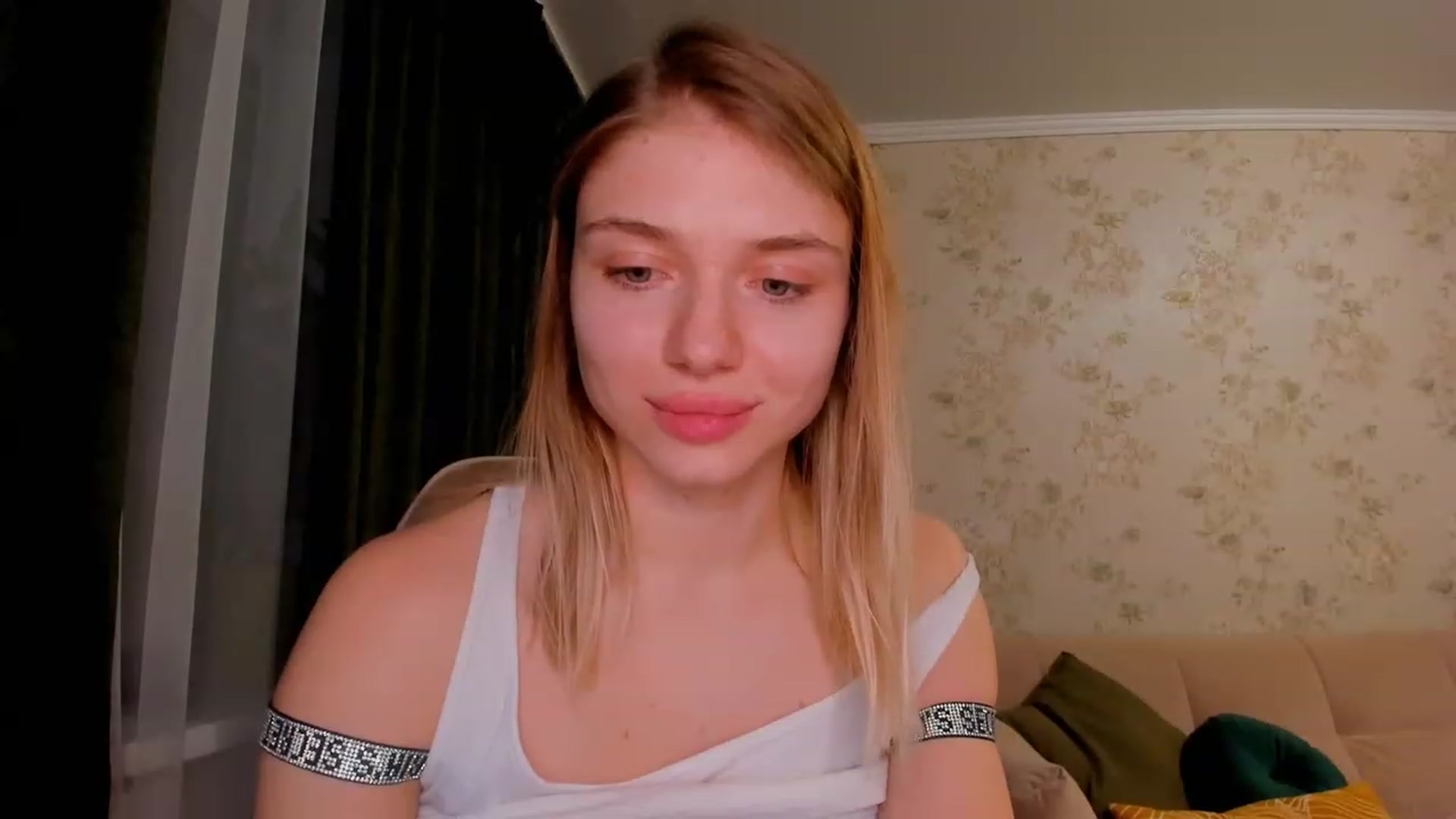 Gallery image thumbnail from Make_my_Luck's myfreecams stream on, 02/22/2023, 21:41 image 8 of 20