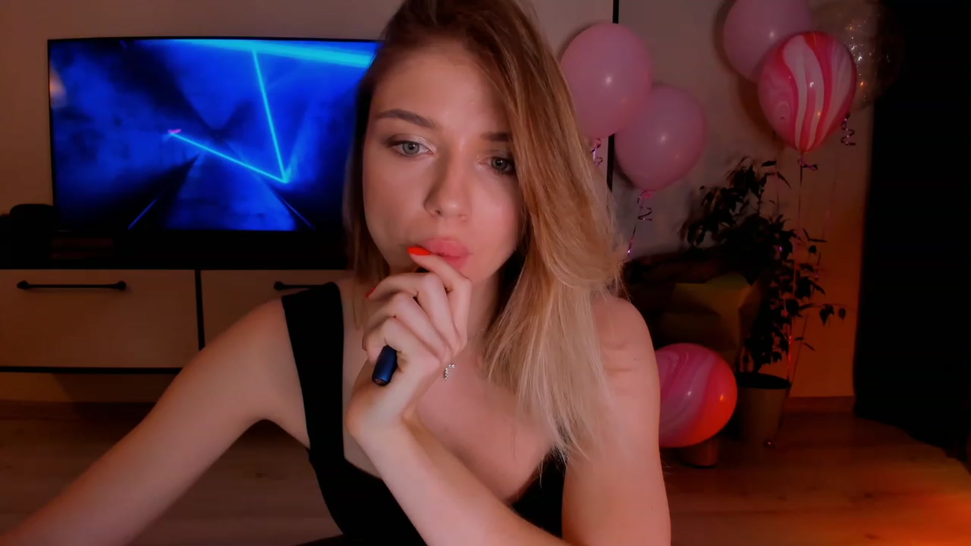 Gallery image thumbnail from Make_my_Luck's myfreecams stream on, 03/04/2023, 19:54 image 13 of 20