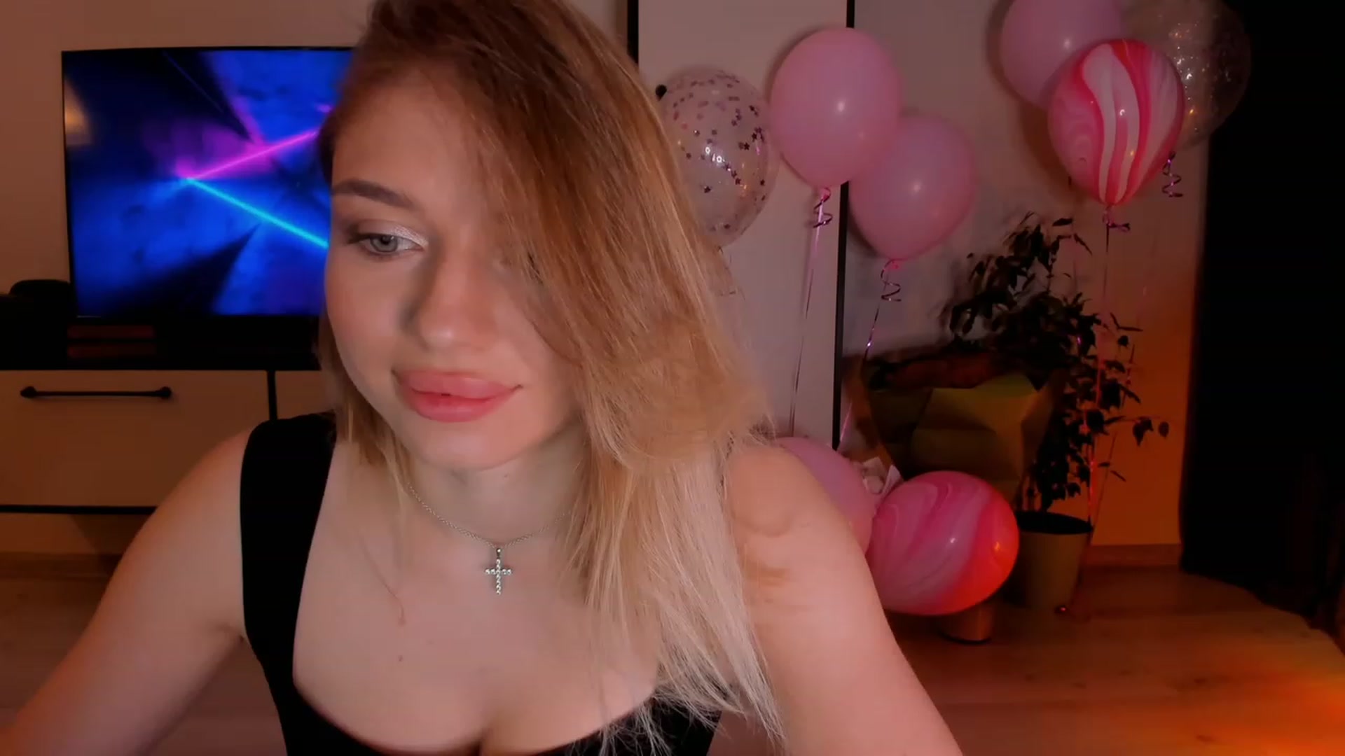 Gallery image thumbnail from Make_my_Luck's myfreecams stream on, 03/04/2023, 19:54 image 20 of 20