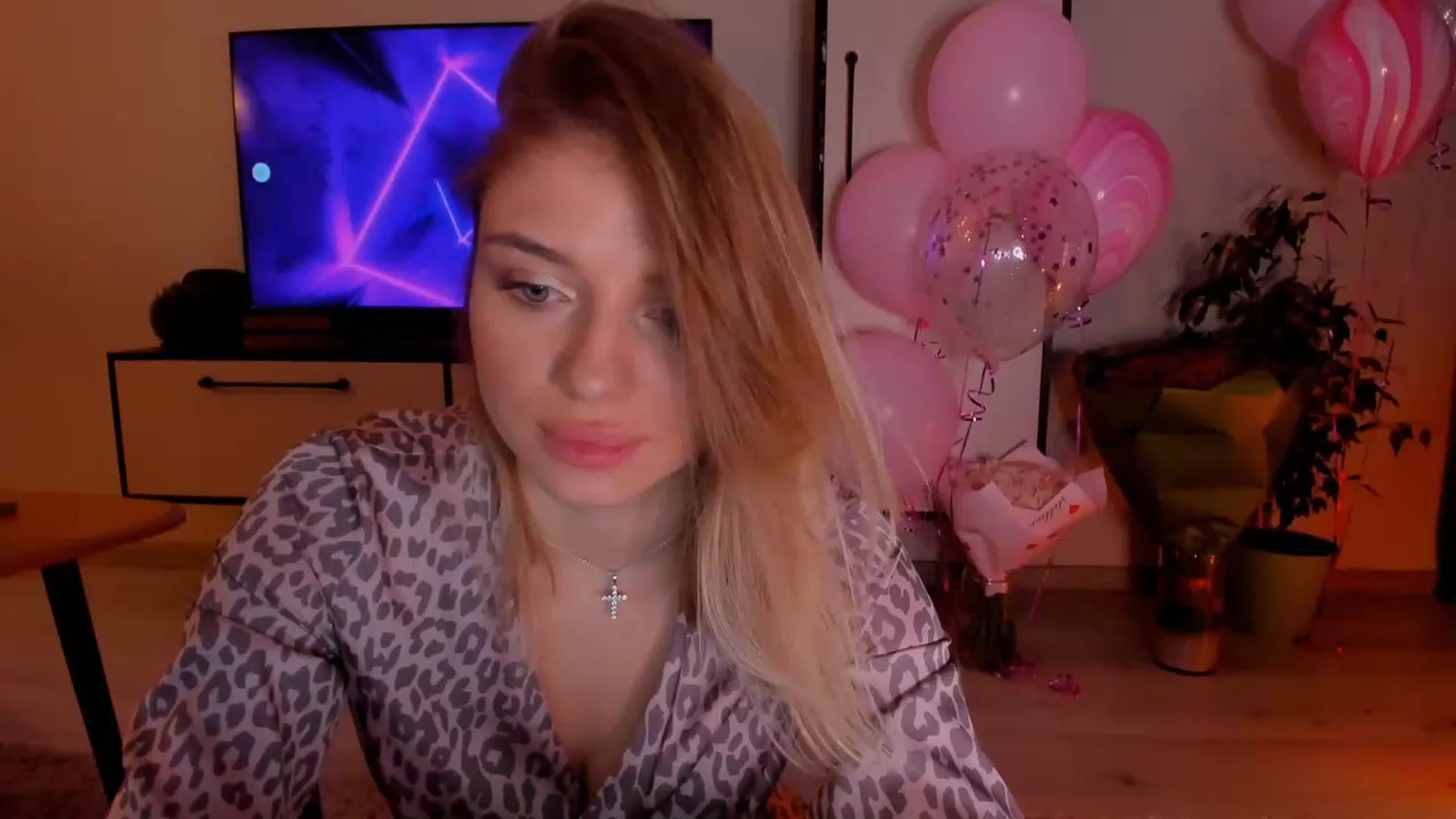 Gallery image thumbnail from Make_my_Luck's myfreecams stream on, 03/04/2023, 22:19 image 12 of 20