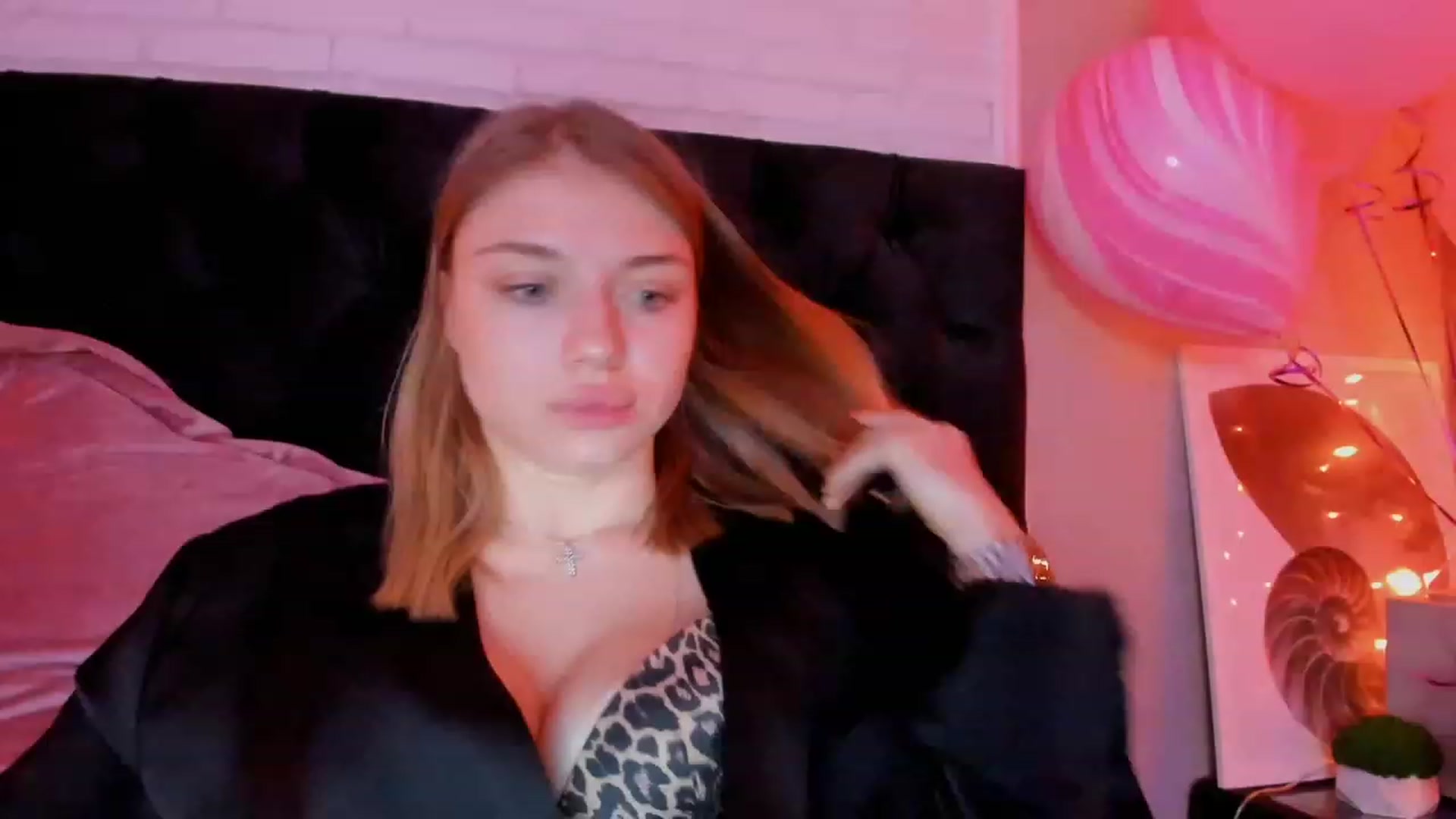 Gallery image thumbnail from Make_my_Luck's myfreecams stream on, 03/05/2023, 21:11 image 14 of 20