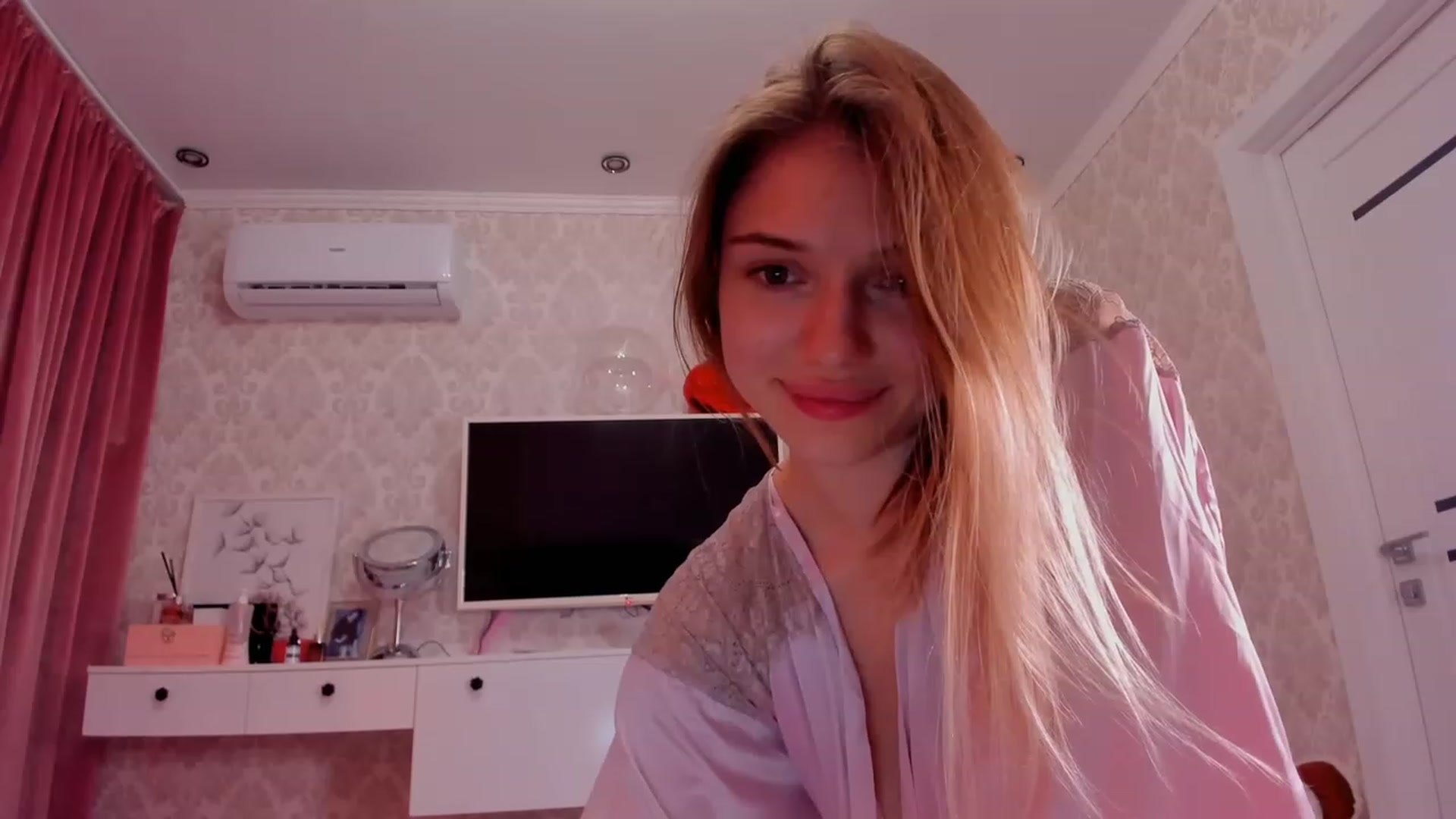 Gallery image thumbnail from Make_my_Luck's myfreecams stream on, 03/15/2023, 21:03 image 13 of 20