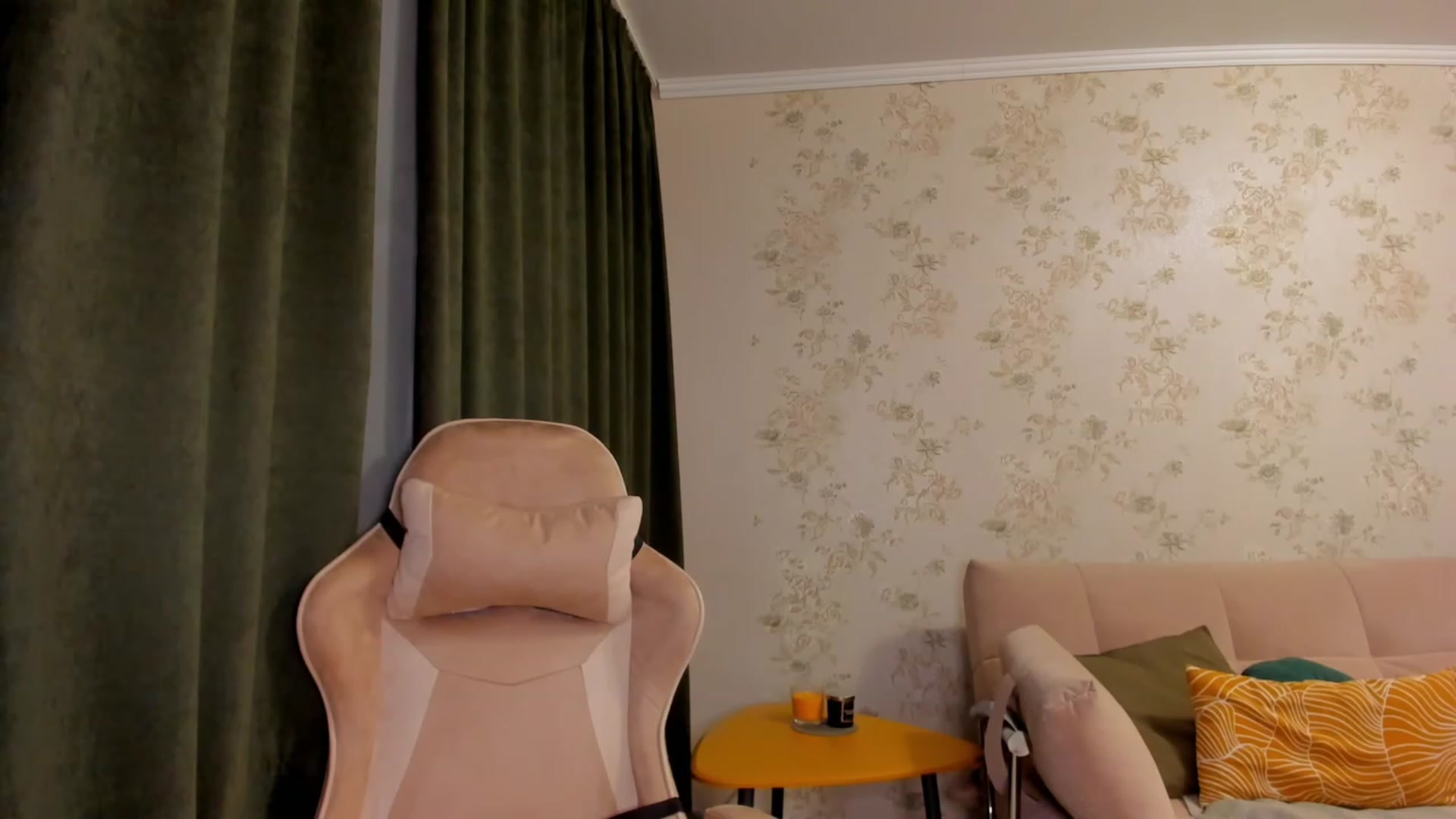 Gallery image thumbnail from Make_my_Luck's myfreecams stream on, 03/18/2023, 17:07 image 12 of 20
