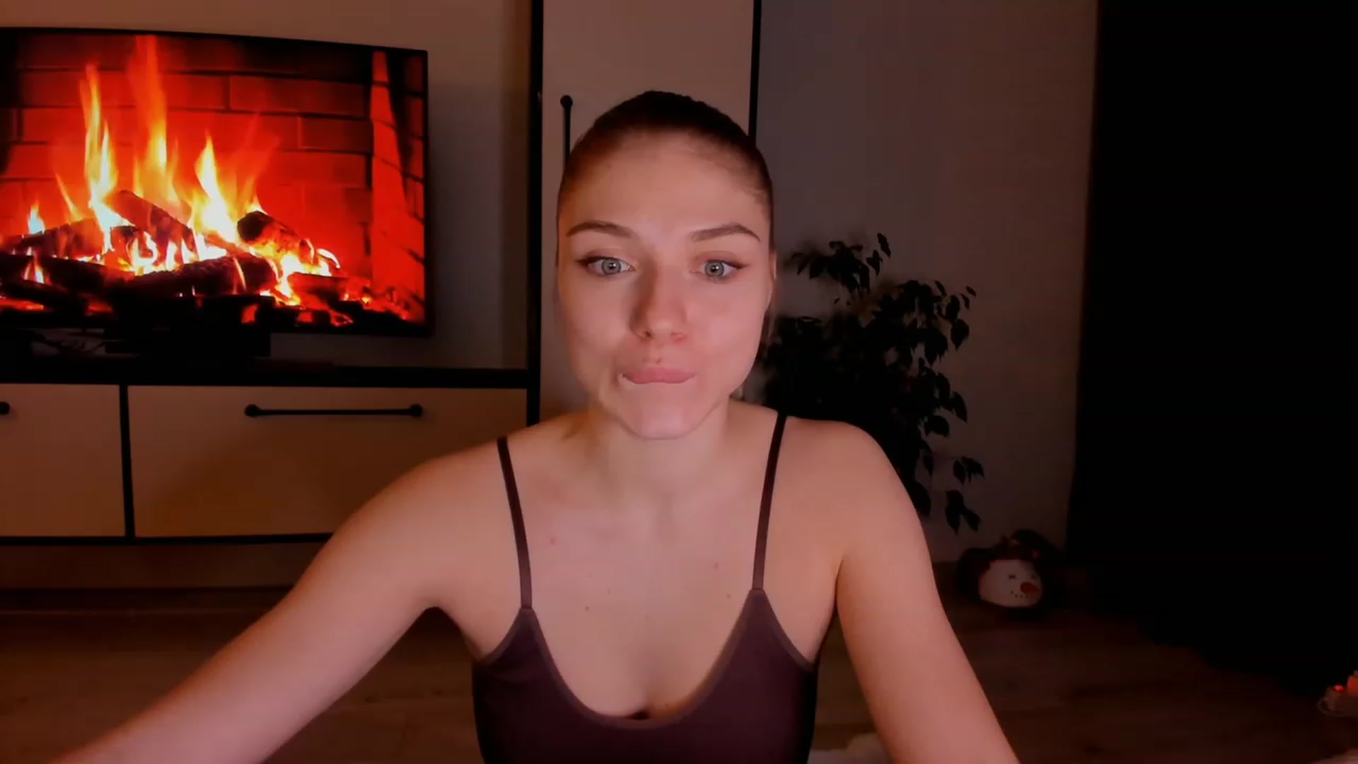 Gallery image thumbnail from Make_my_Luck's myfreecams stream on, 03/19/2023, 19:22 image 1 of 20