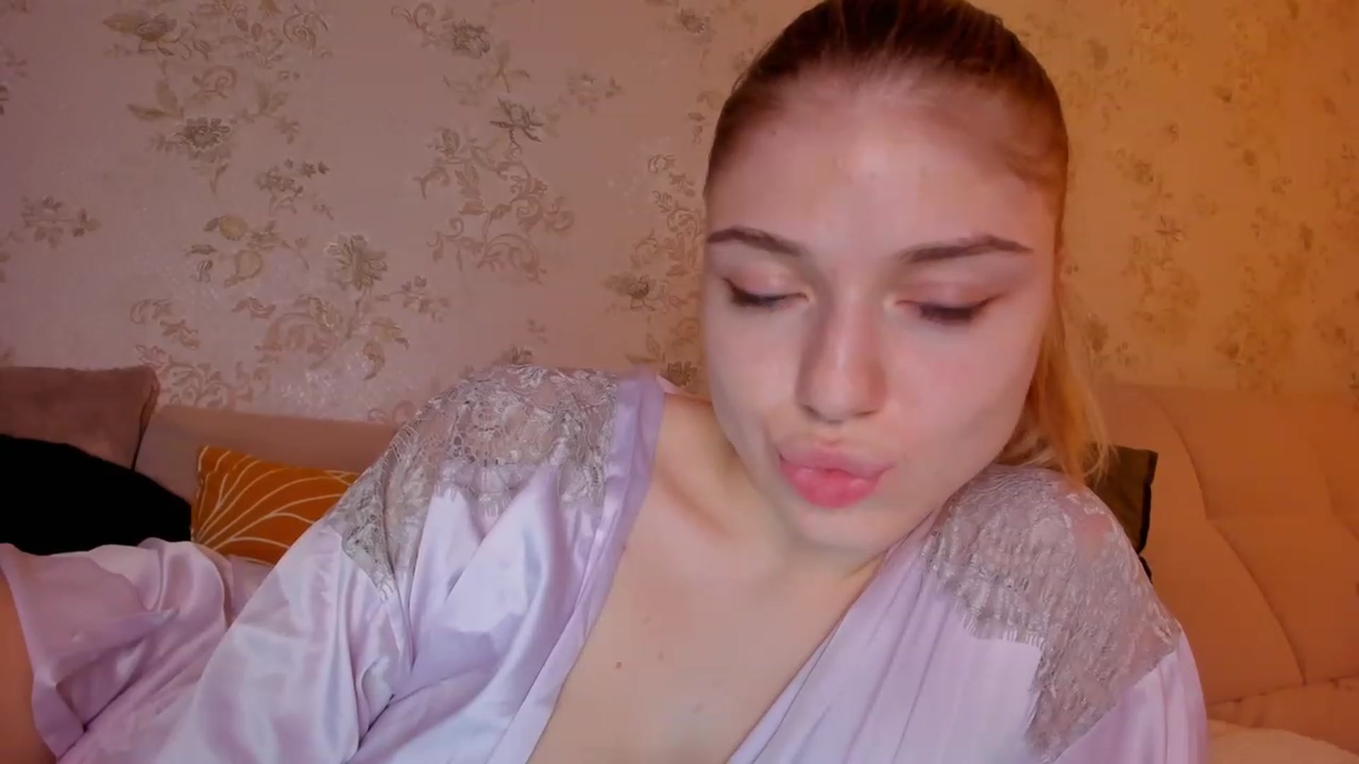 Gallery image thumbnail from Make_my_Luck's myfreecams stream on, 03/19/2023, 21:03 image 10 of 20