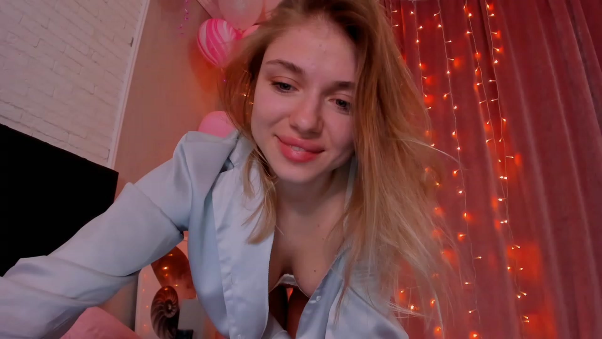 Gallery image thumbnail from Make_my_Luck's myfreecams stream on, 03/20/2023, 18:08 image 10 of 20