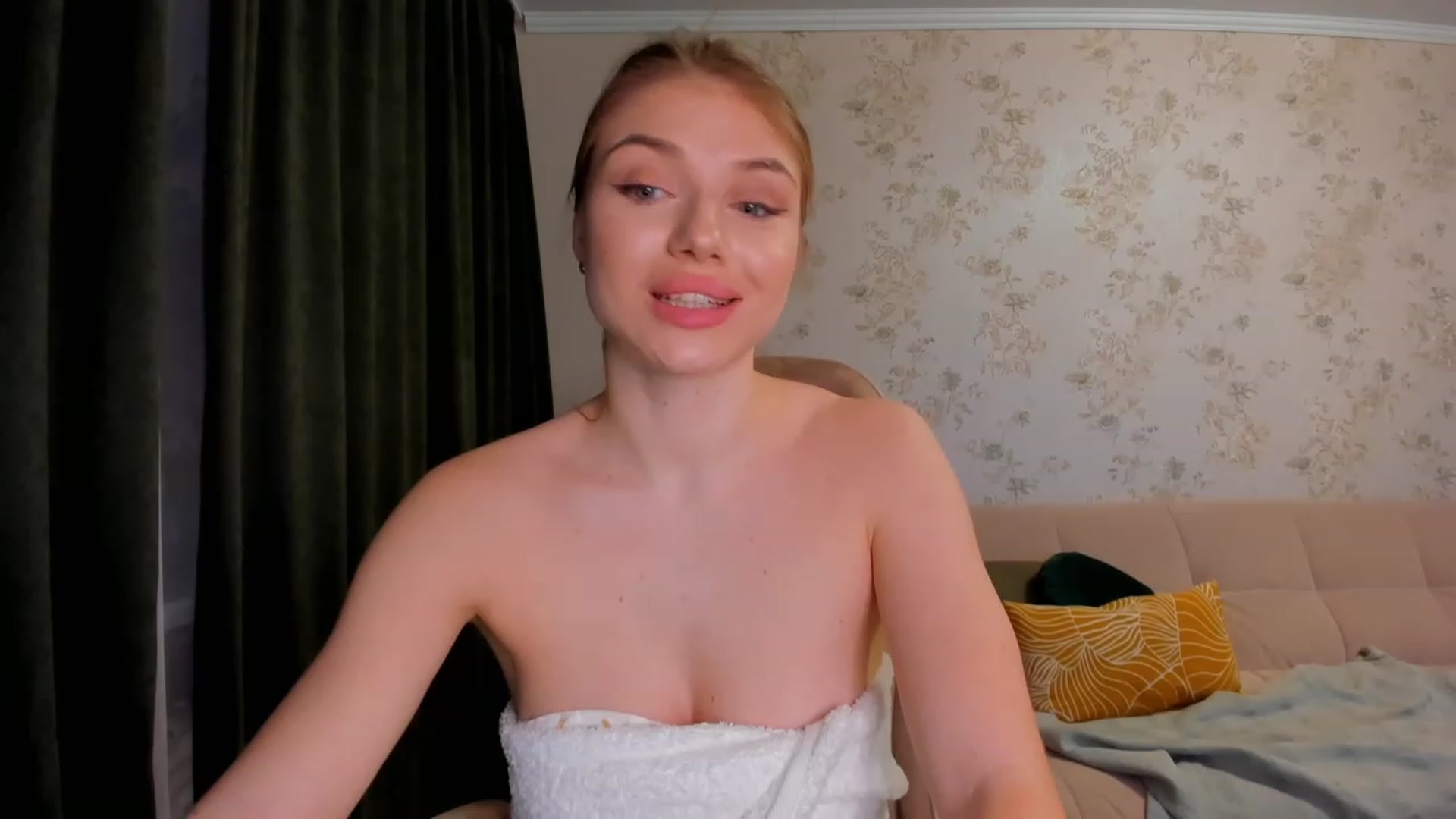 Gallery image thumbnail from Make_my_Luck's myfreecams stream on, 03/31/2023, 20:35 image 15 of 20