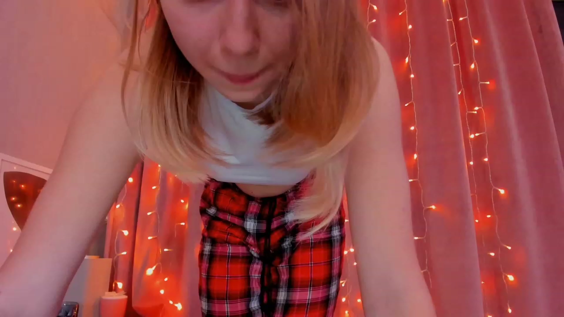 Gallery image thumbnail from Make_my_Luck's myfreecams stream on, 04/08/2023, 19:24 image 6 of 20