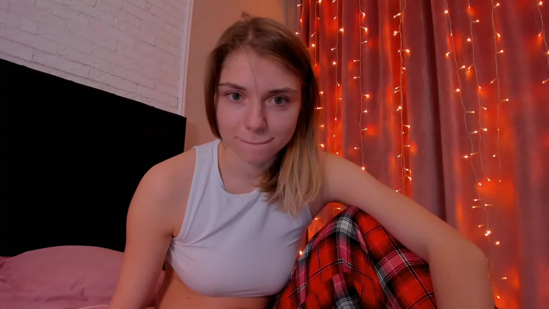Gallery image thumbnail from Make_my_Luck's myfreecams stream on, 04/08/2023, 19:53 image 9 of 20