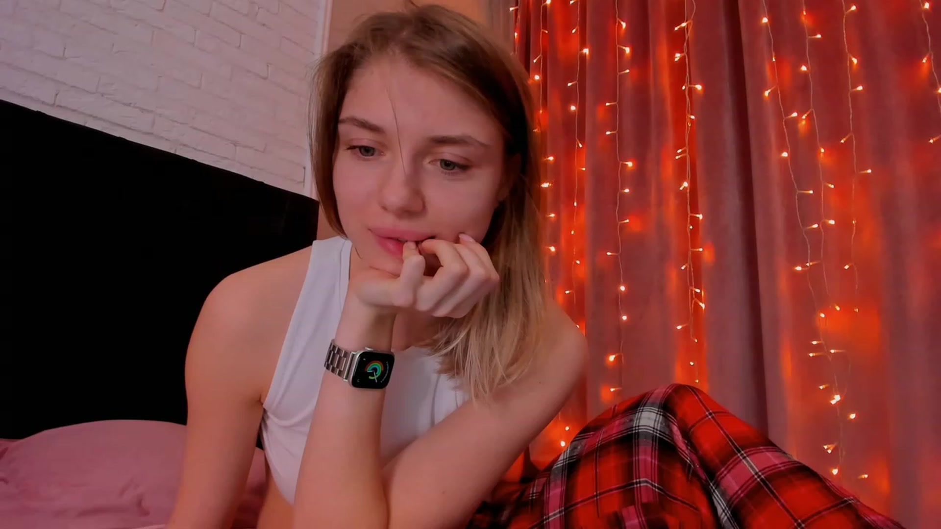 Gallery image thumbnail from Make_my_Luck's myfreecams stream on, 04/08/2023, 19:53 image 10 of 20