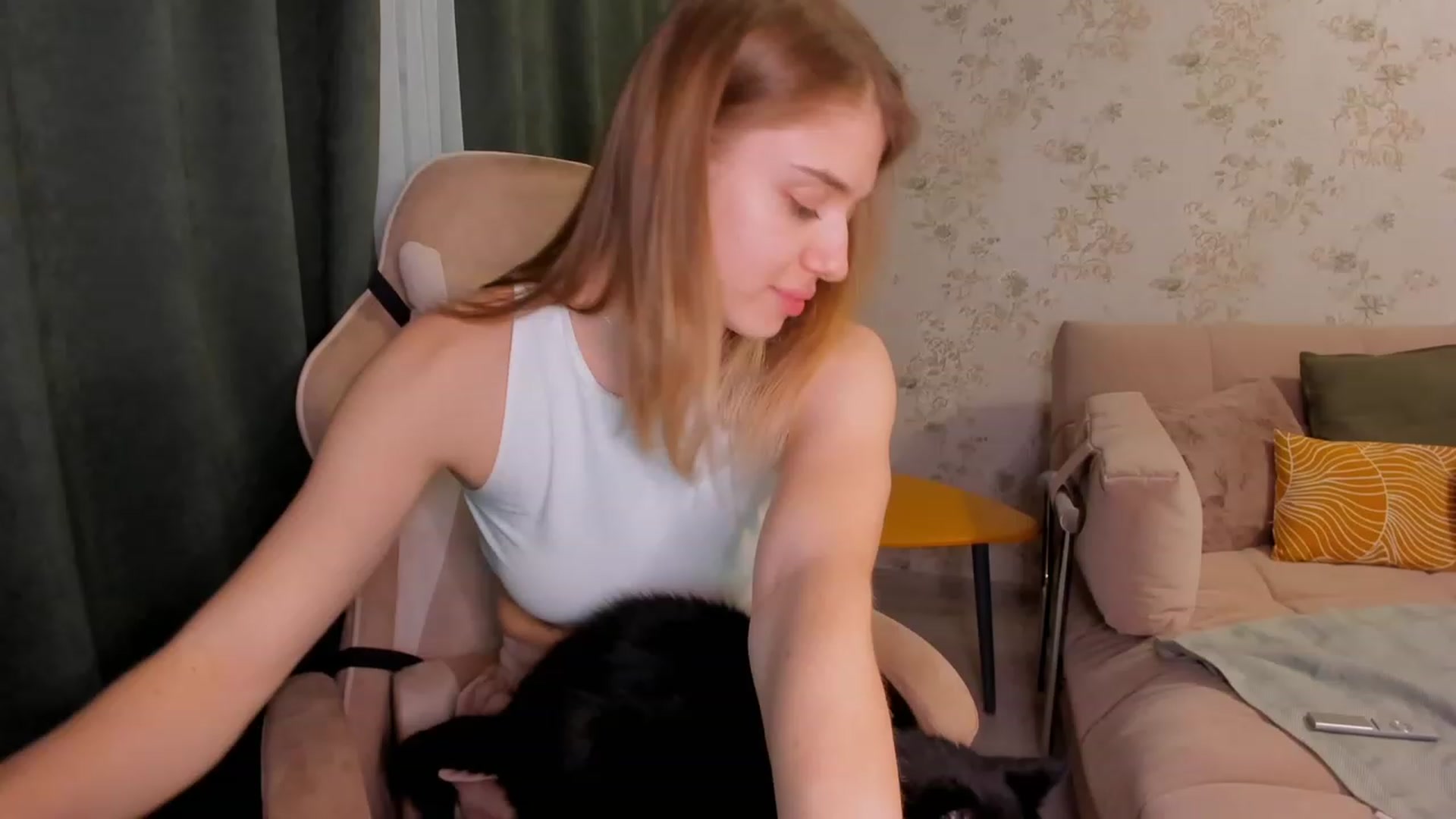 Gallery image thumbnail from Make_my_Luck's myfreecams stream on, 04/12/2023, 19:11 image 17 of 20