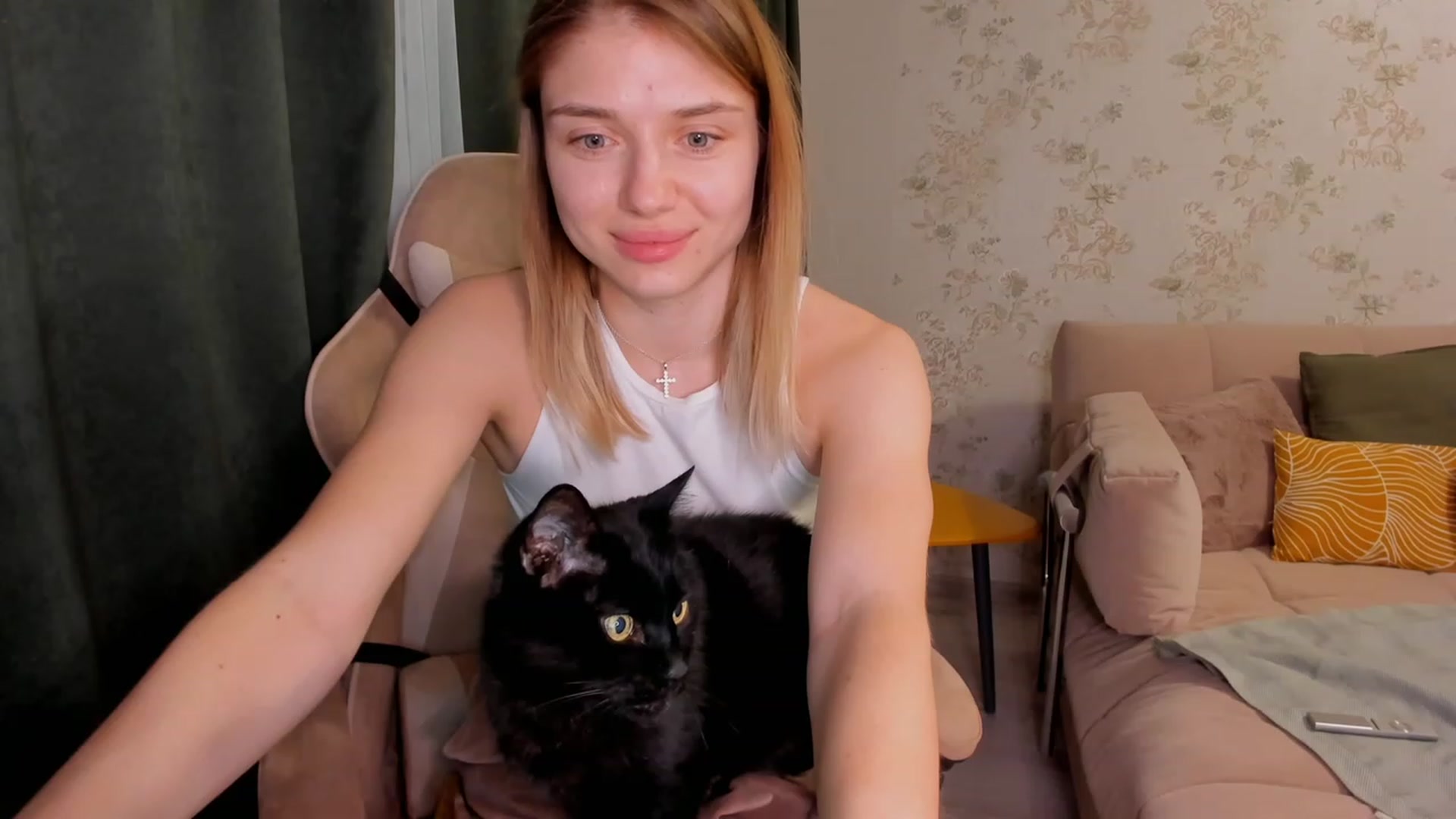 Gallery image thumbnail from Make_my_Luck's myfreecams stream on, 04/12/2023, 19:11 image 16 of 20