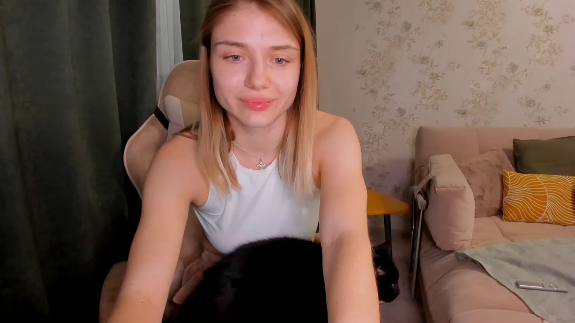 Gallery image thumbnail from Make_my_Luck's myfreecams stream on, 04/12/2023, 19:11 image 18 of 20