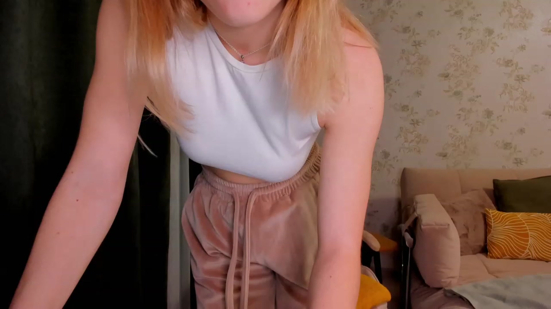 Gallery image thumbnail from Make_my_Luck's myfreecams stream on, 04/12/2023, 19:11 image 13 of 20