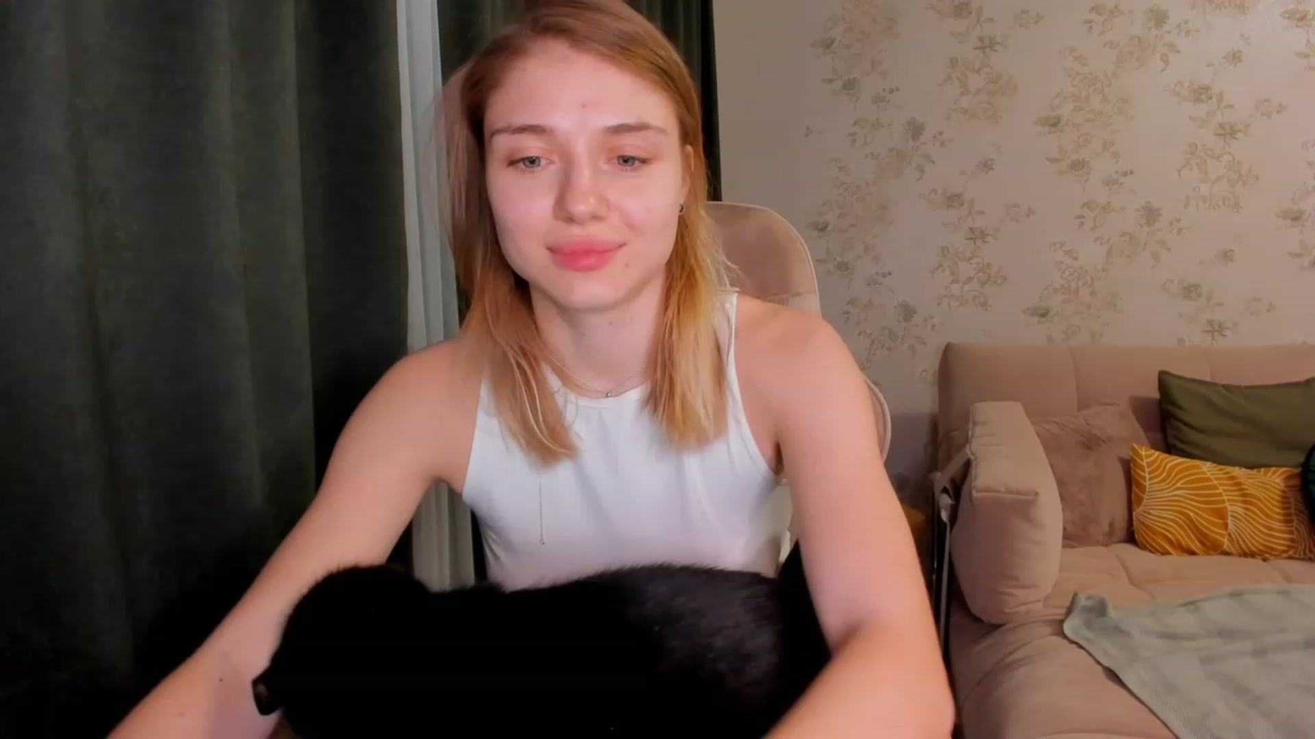 Gallery image thumbnail from Make_my_Luck's myfreecams stream on, 04/12/2023, 20:25 image 11 of 20