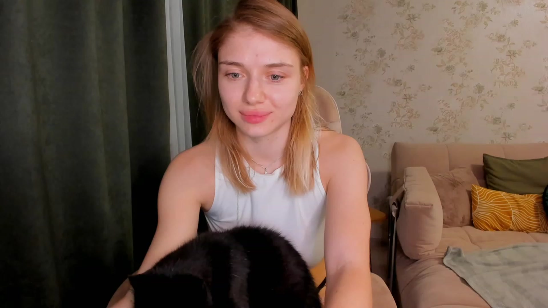 Gallery image thumbnail from Make_my_Luck's myfreecams stream on, 04/12/2023, 20:25 image 13 of 20