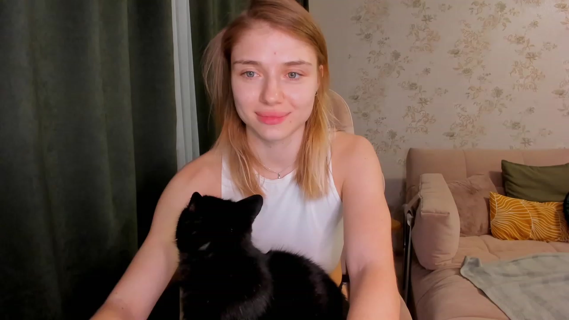 Gallery image thumbnail from Make_my_Luck's myfreecams stream on, 04/12/2023, 20:25 image 12 of 20