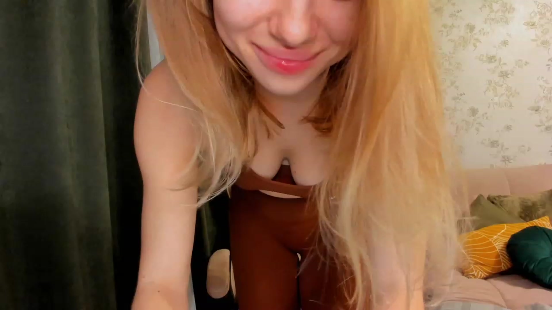 Gallery image thumbnail from Make_my_Luck's myfreecams stream on, 04/24/2023, 19:29 image 15 of 20