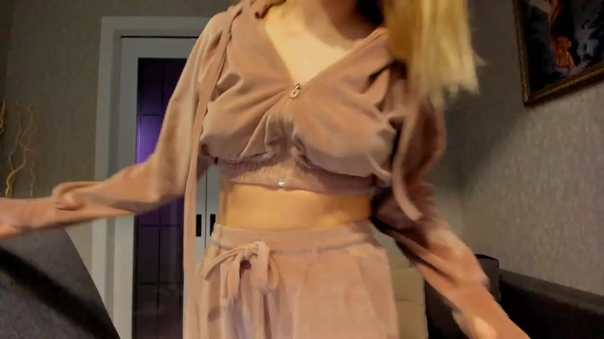 Gallery image thumbnail from Make_my_Luck's myfreecams stream on, 05/10/2023, 20:53 image 14 of 20