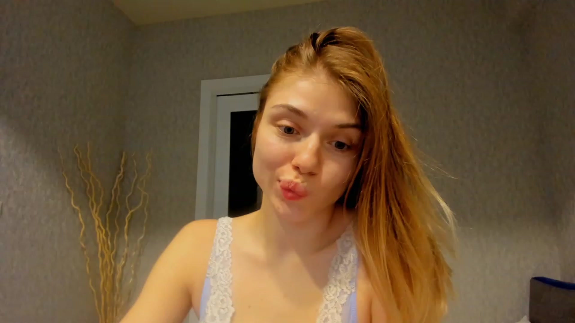 Gallery image thumbnail from Make_my_Luck's myfreecams stream on, 05/15/2023, 21:49 image 4 of 20