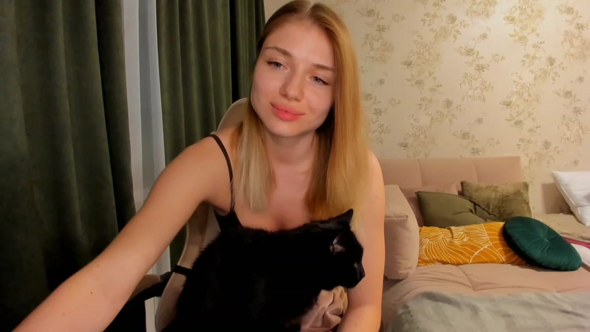 Gallery image thumbnail from Make_my_Luck's myfreecams stream on, 05/31/2023, 21:25 image 6 of 20